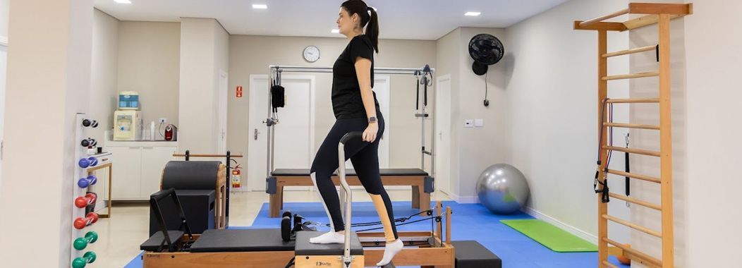 Aluna fazendo Pilates na KT Fisio