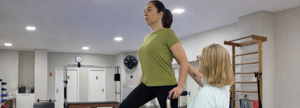 Aluna fazendo aula de Pilates na KT Fisio em Jundiaí